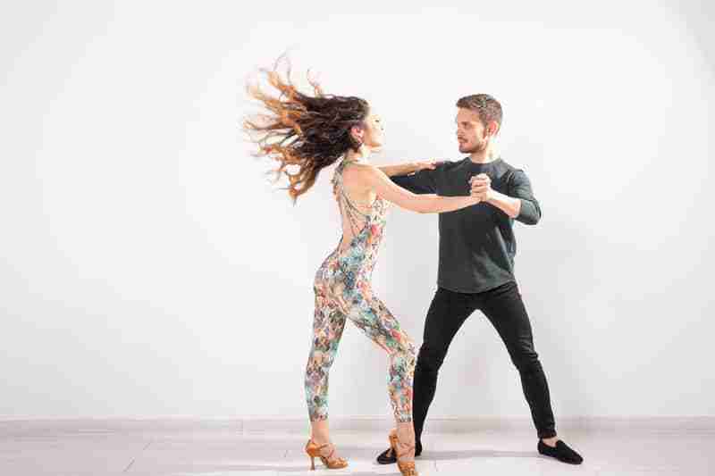 cambios de peso en el baile salsa