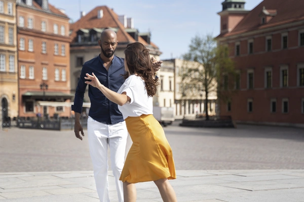 Pareja bailando Timba Cubana