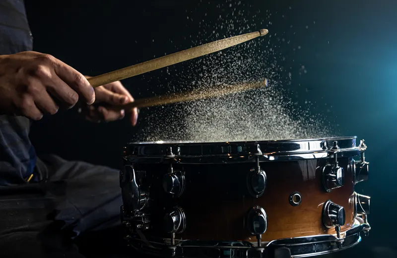 Escucha percusion para seguir el ritmo de la musica