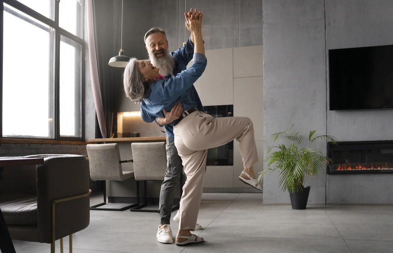 Practicando bailes de salsa para principiantes