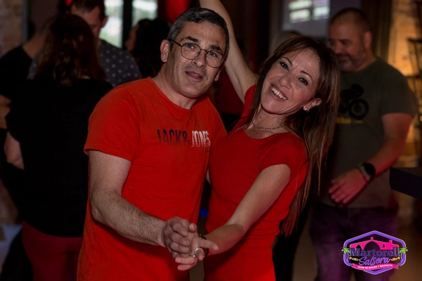 Alumnos-bailando-bachata