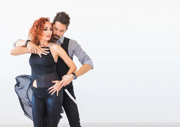 Desplazamientos y figuras en Kizomba