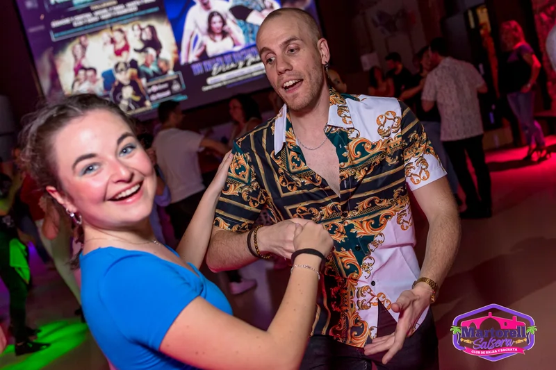 Beneficios físicos que trae bailar salsa